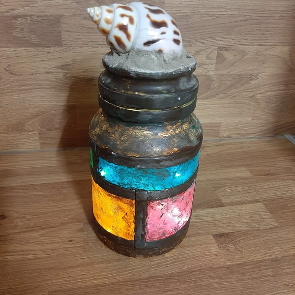 Davy Jones nightlight with stowaway real shell
