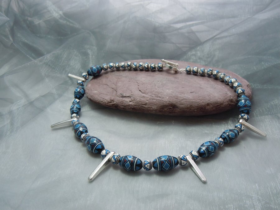  Peruvian bead necklace in a handpainted geometric pattern & silver plate beads
