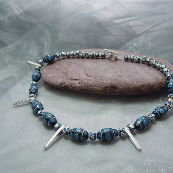  Peruvian bead necklace in a handpainted geometric pattern & silver plate beads