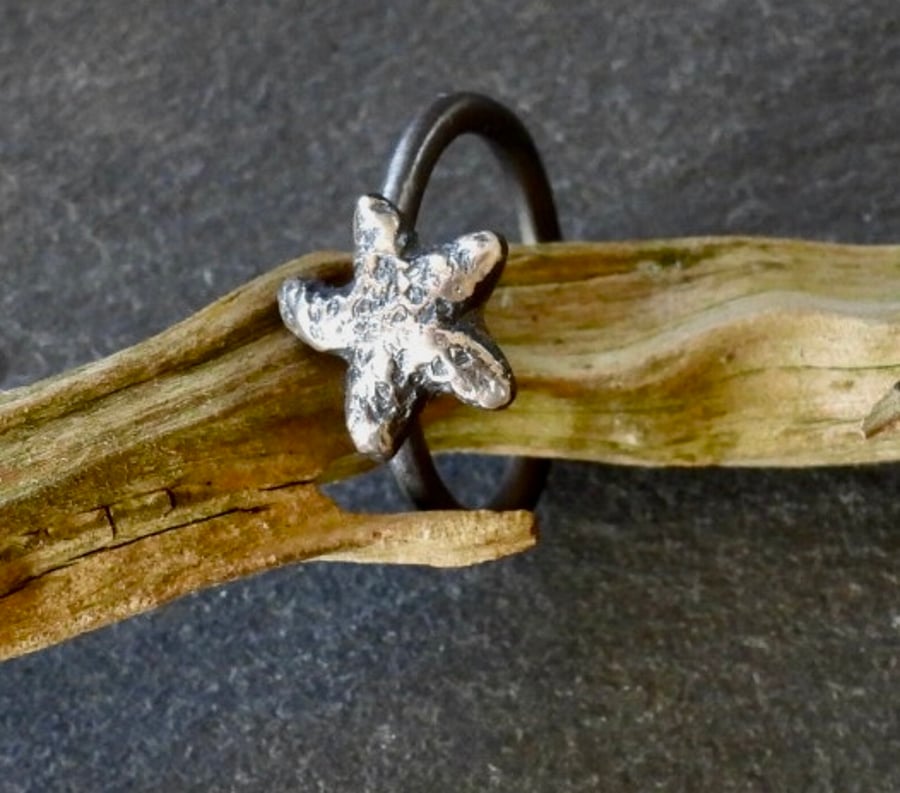 Summer Starfish Black Anodised Silver Ring.