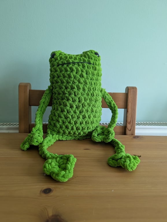 Large apple green leggy frog 