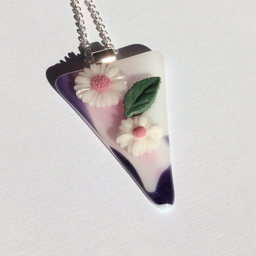 Fused glass flower pendant (0606)