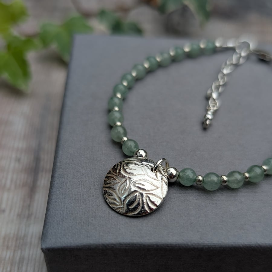 Green Aventurine Bracelet with Silver Leaf Disc Charm - JBJ5031