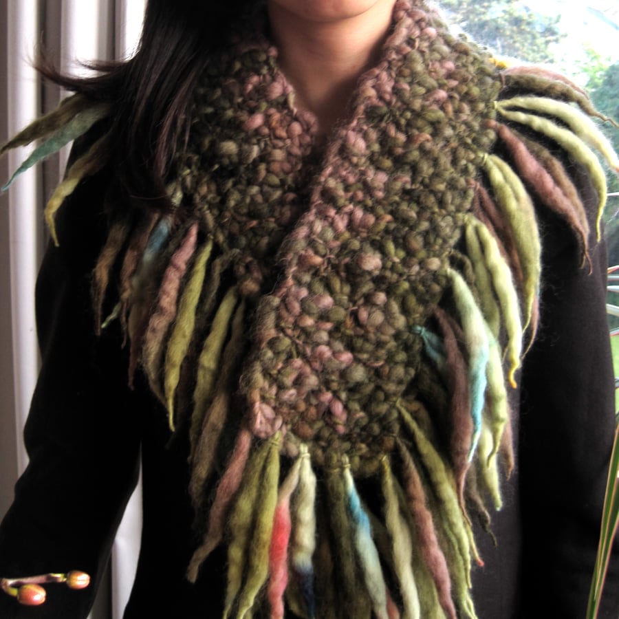 Mossy wool fringed scarf