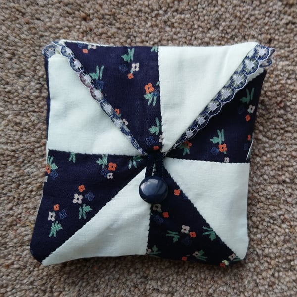 Little patchwork bag or purse in navy blue and pale green. Fully lined