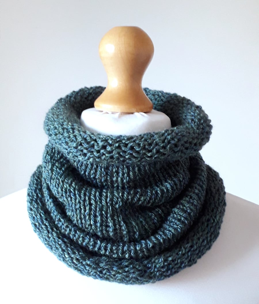 Cowl, Scarf, Infinity Scarf, Neck Warmer: Green
