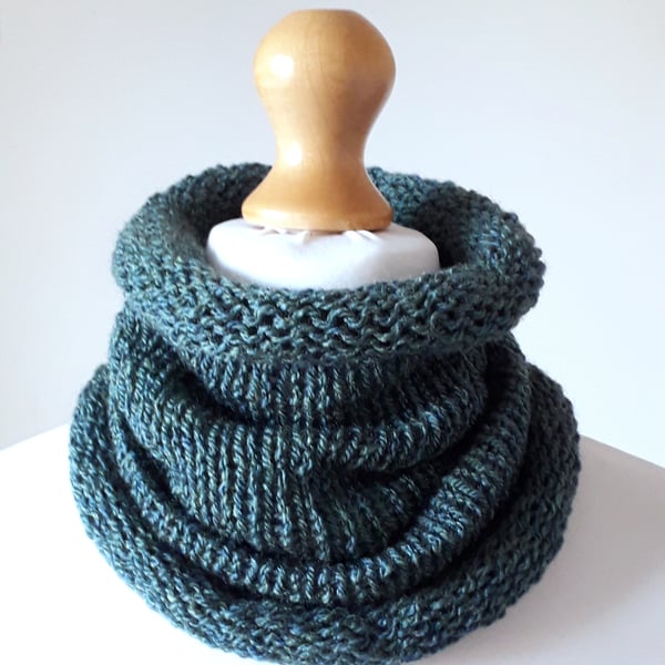 Cowl, Scarf, Infinity Scarf, Neck Warmer: Green