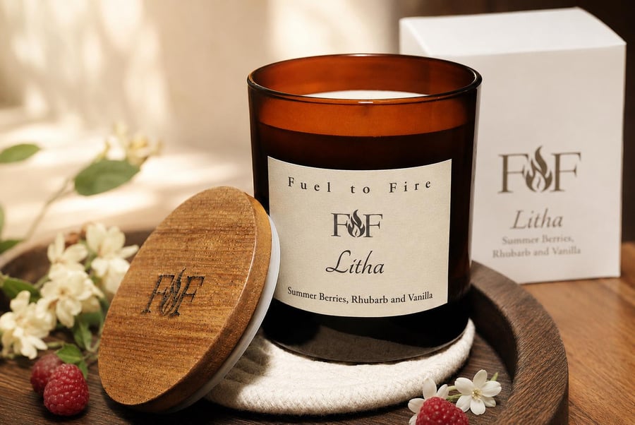Summer Berries, Rhubarb & Vanilla Scented Candle - Coconut Wax - Gift box