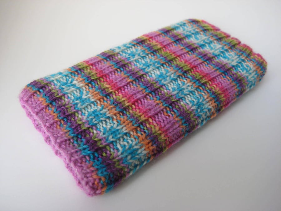 hand knitted mobile iPhone 6 7 8 wool cosy