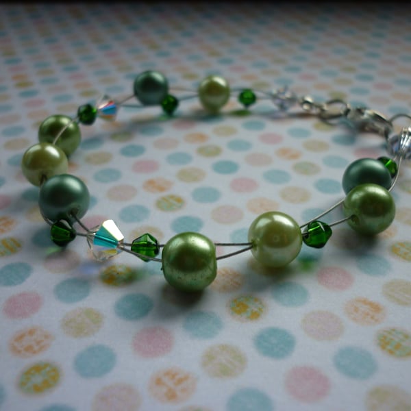 SHADES OF GREEN AND AB CRYSTAL BEADED BRACELET.