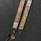 Wrist strap keyring - Floral with green background