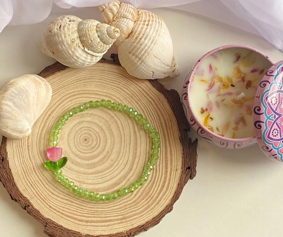 Handmade Green Glass Beaded Bracelet Pink Tulip Charm