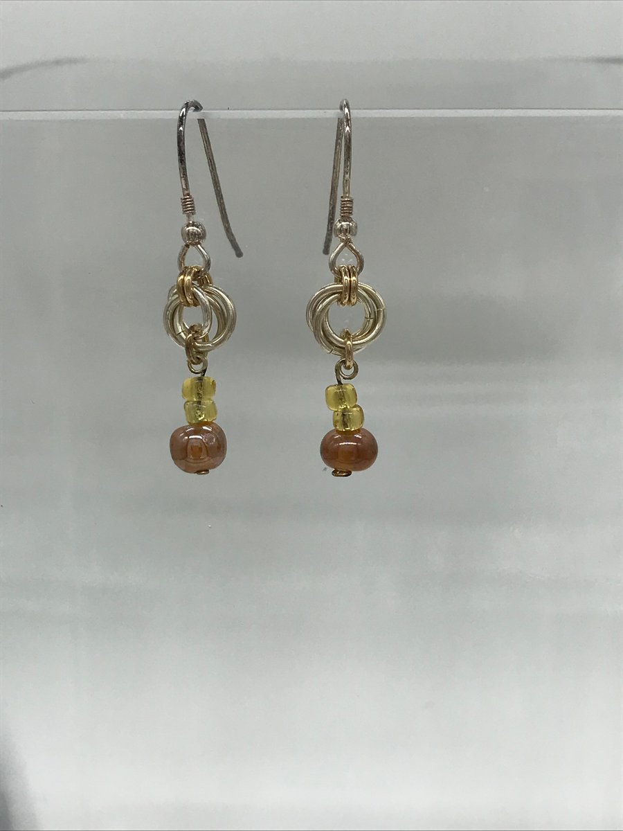 Rose link with pink, gold coloured beaded drop earrings.