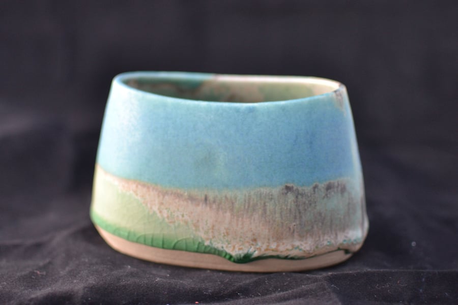 Super Seconds Saturday - Small Skyline oval seascape pot (34)