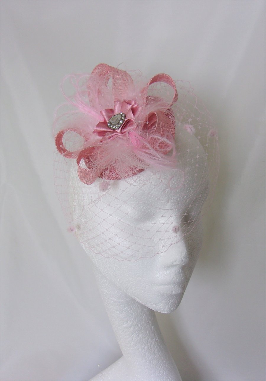 Dusky Rose Pink Vintage Style Veiled Fascinator Hat with Feathers 