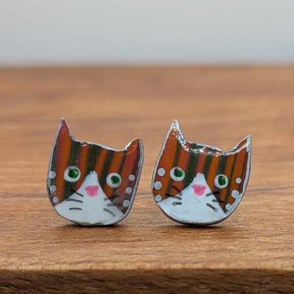Tabby cat stud earrings 