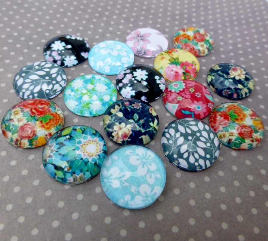 pack of 10 - 14mm Floral Cabochon Mix