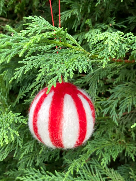 Set of 2 needle-felted wool hanging bauble decorations. Christmassy