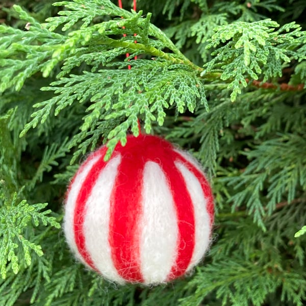 Set of 2 needle-felted wool hanging bauble decorations. Christmassy