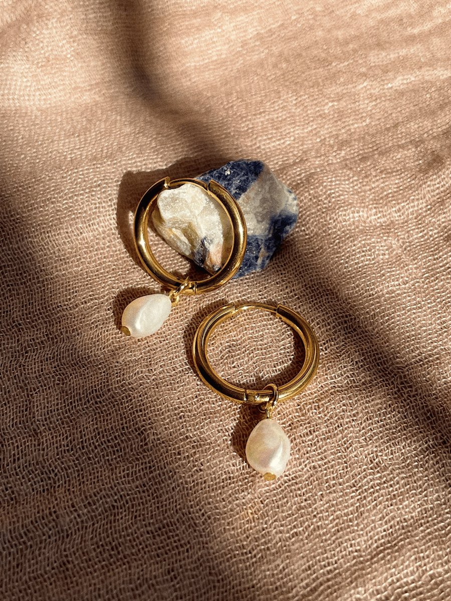 Hoop earrings with pearl, minimalist jewellery, hypoallergenic earrings