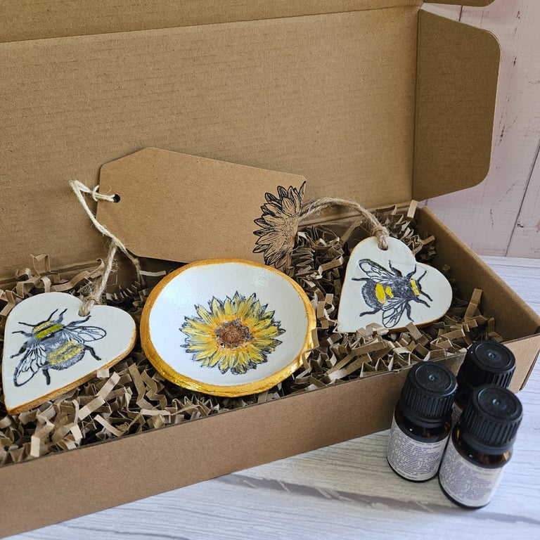Air Dry Clay diffuser-Bee(x2) & Sunflower Trinket Dish Gift Set.