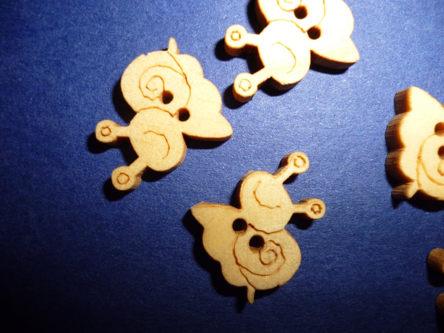 Wooden  little snail buttons  set of 6