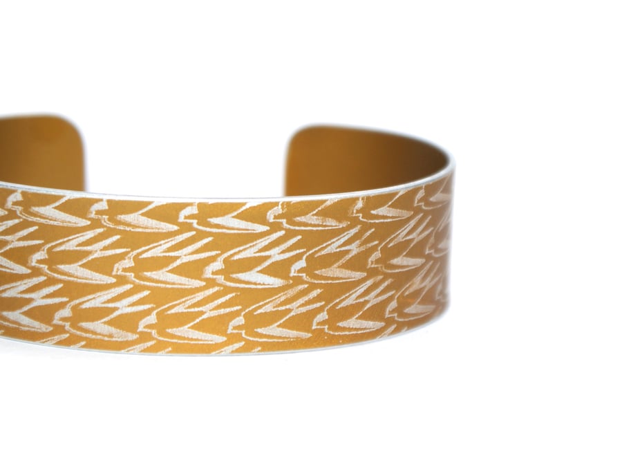 Geometric swallow pattern cuff bracelet mustard