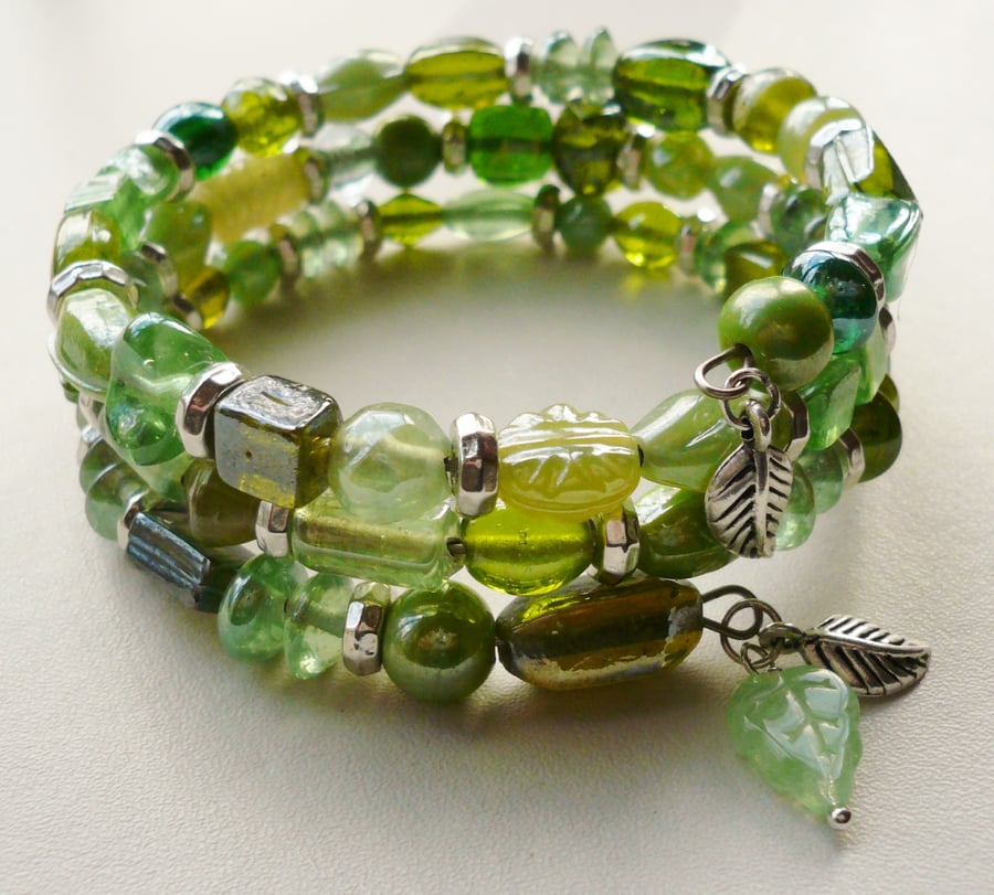 Chunky Green Lustre Glass Beaded Wrap Around Memory Wire Bracelet   KCJ953