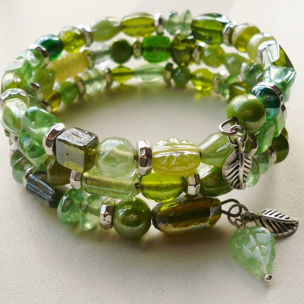 Chunky Green Lustre Glass Beaded Wrap Around Memory Wire Bracelet   KCJ953