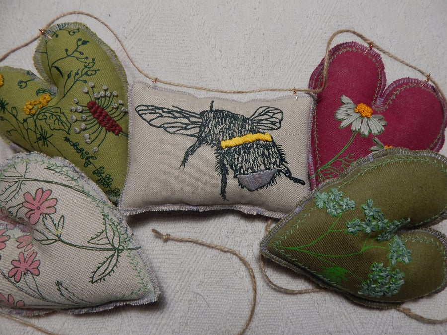 Bee and wild flower - 80 cm - Bunting, wall hanging