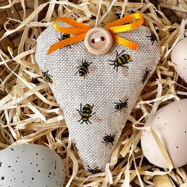 SALE - LITTLE BEE HEART - with lavender