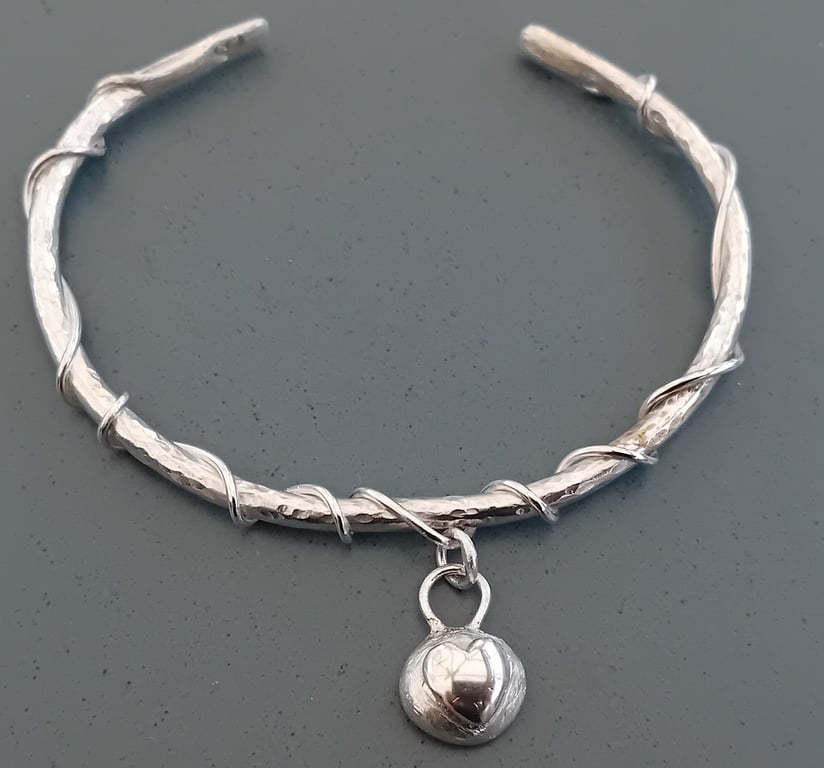 Silver entwined heart bracelet 