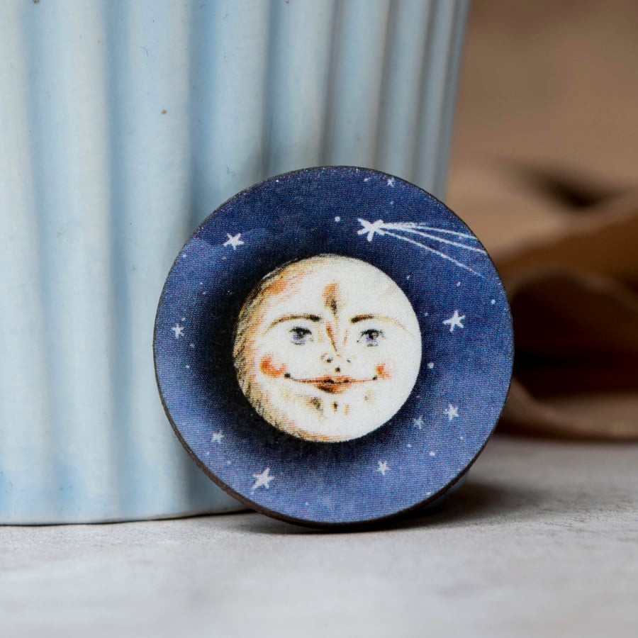 Full moon brooch badge