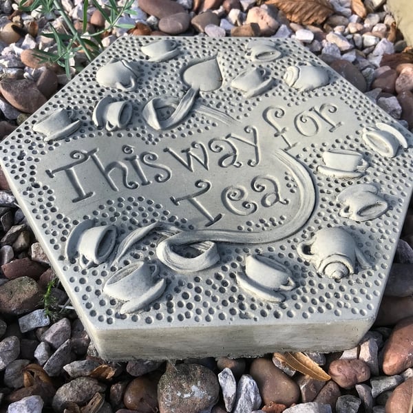 Alice in Wonderland 'This Way For Tea' Stepping Stone Garden Ornament