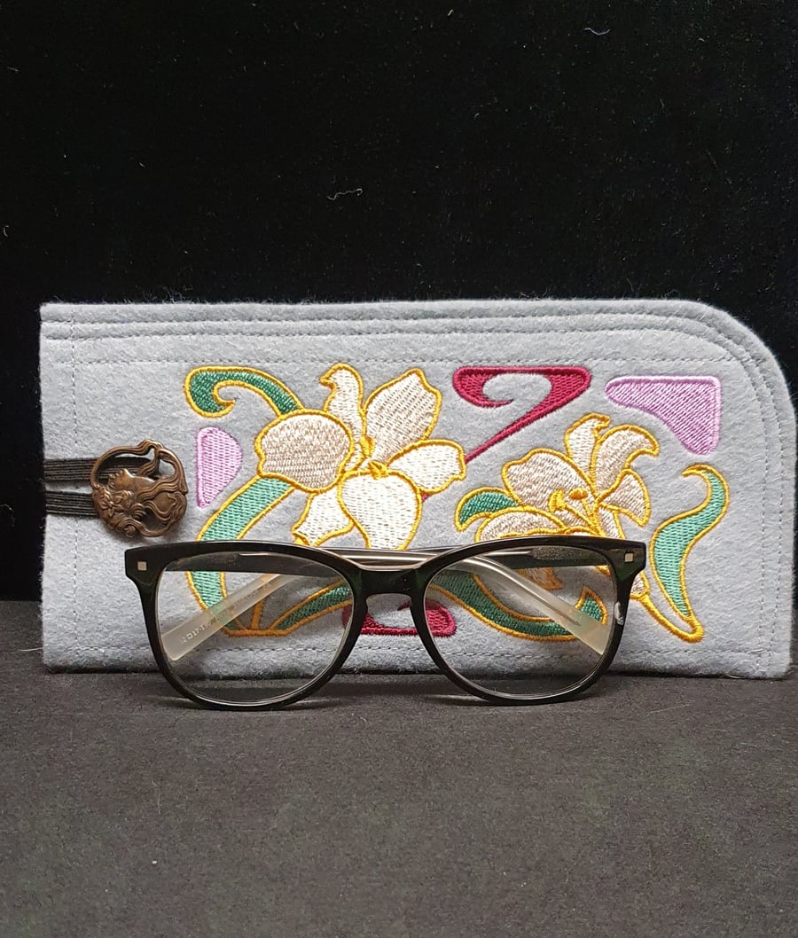 Arts and crafts lily Glasses Case
