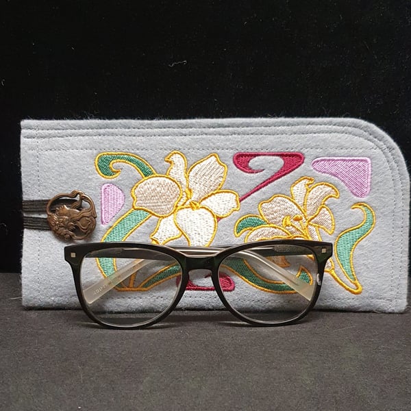 Arts and crafts lily Glasses Case