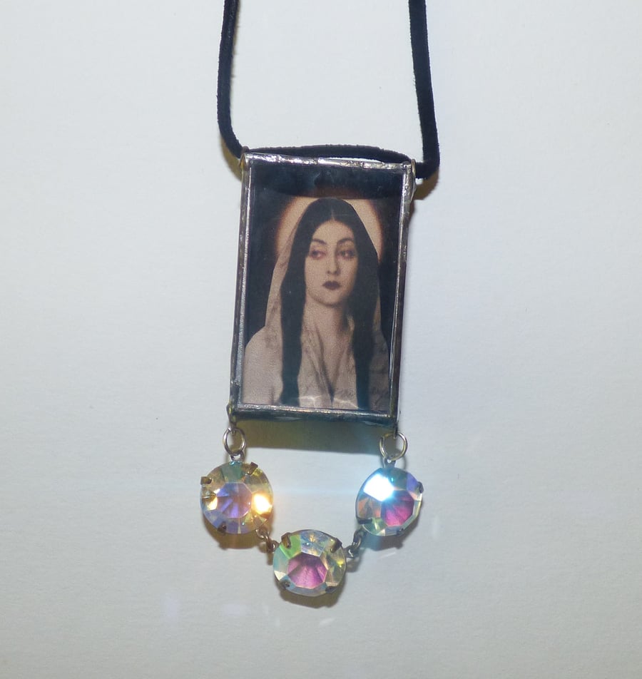 Icon vintage necklace shadow box vintage actress long necklace metal diorama