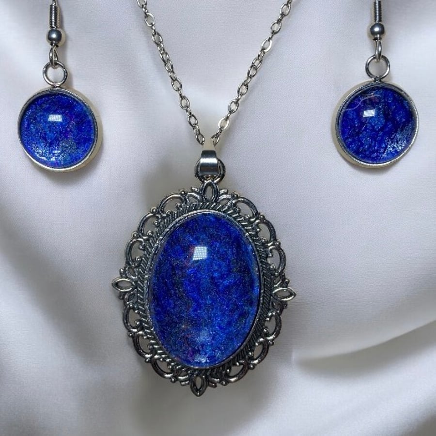 Vintage style necklace and earrings, handmade felt with silk in blue