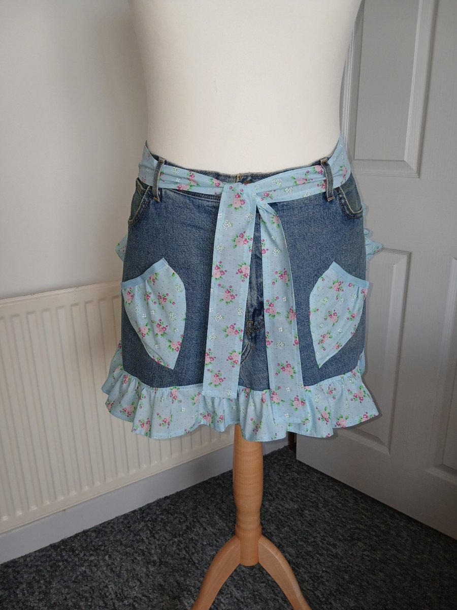 Mini denim apron with ruffle 