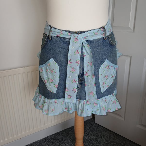 Mini denim apron with ruffle 