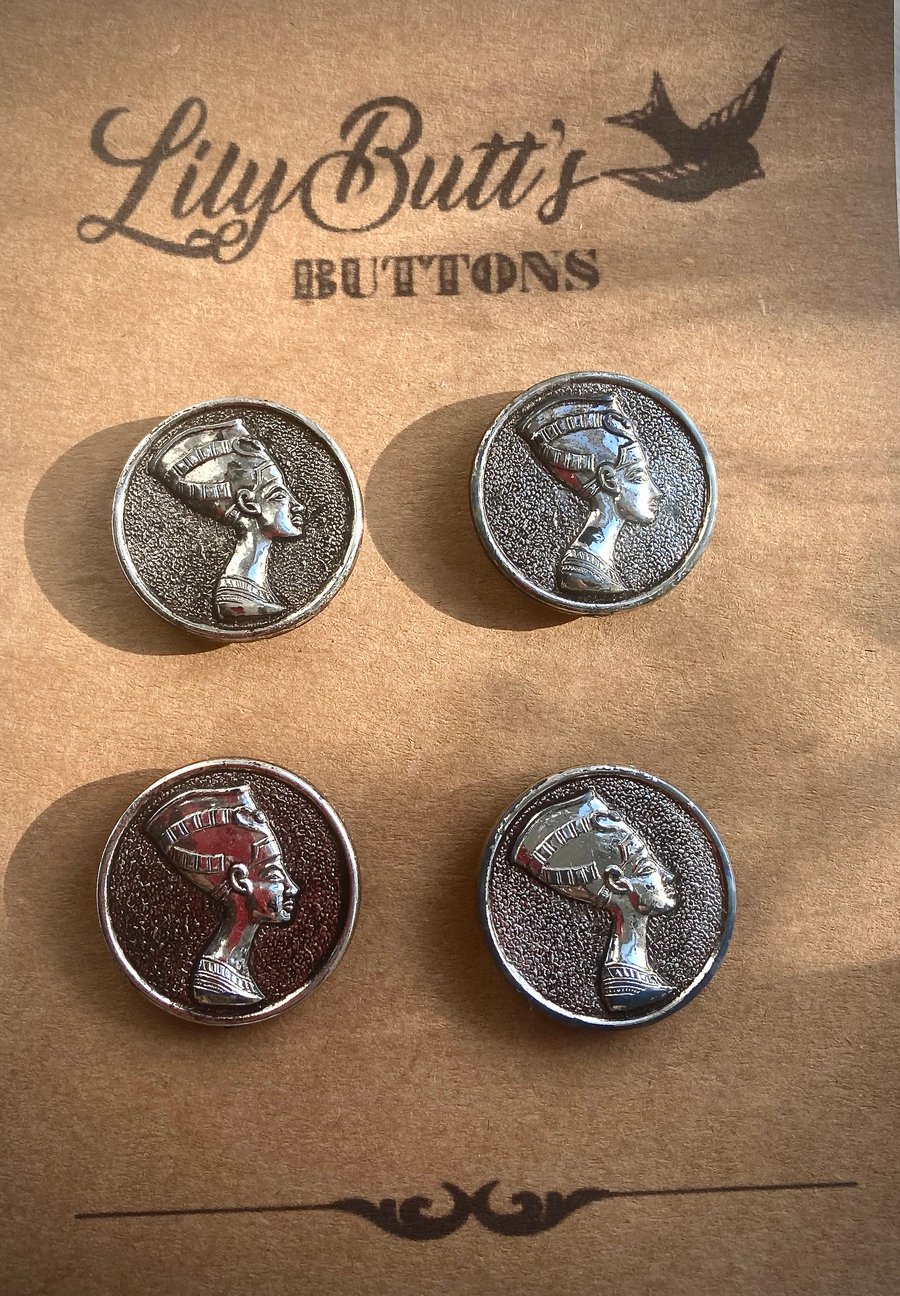 4 Vintage Nefertiti Buttons - 28mm