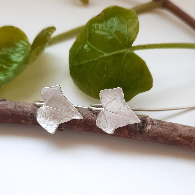 Silver Thread Through Ivy Earrings One