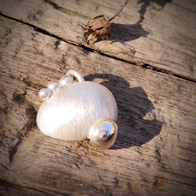 Silver frosted shell pendant