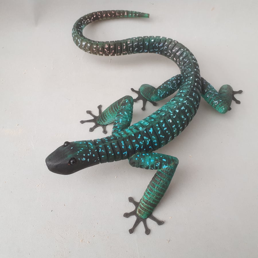 Articulating gecko