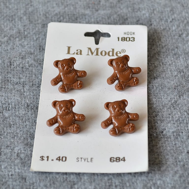 DESTASH: 4 Vintage La Mode Brown Plastic Teddy Bear Buttons on Original Card 