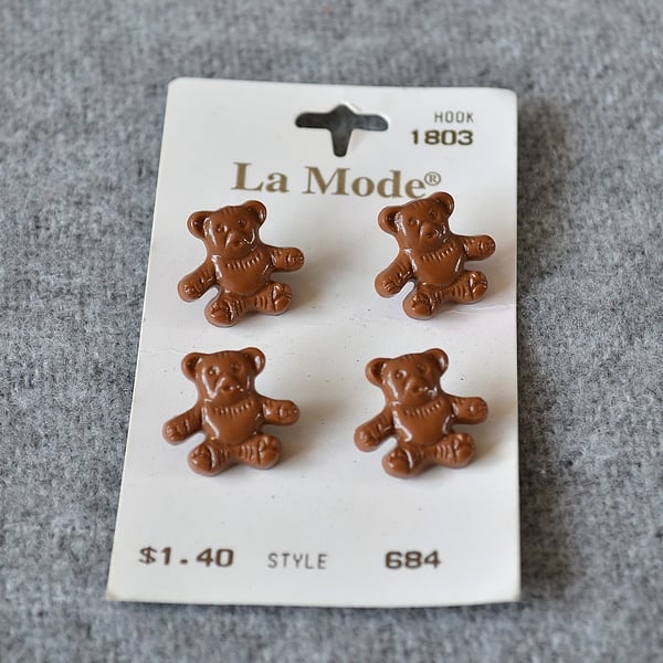 DESTASH: 4 Vintage La Mode Brown Plastic Teddy Bear Buttons on Original Card 