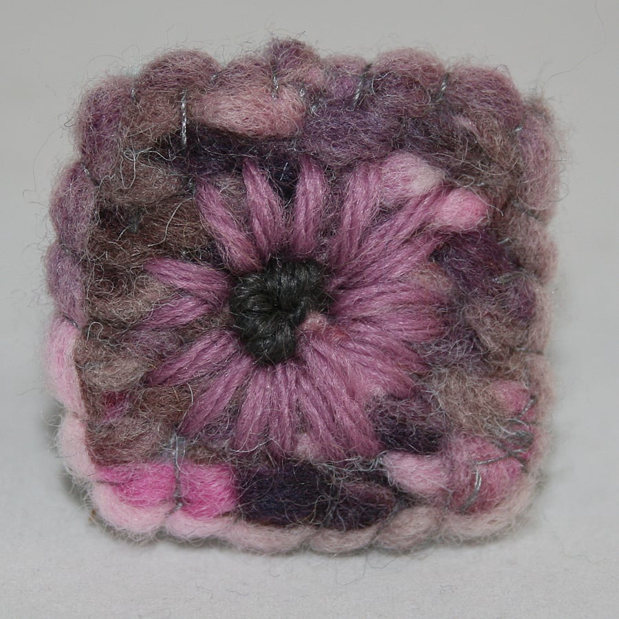 Lilac Daisy - Embroidered Brooch