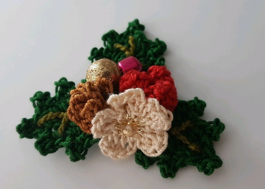 Crochet Holly Berries Set- Embellishments- Scrap booking - Brooch style- Xmas