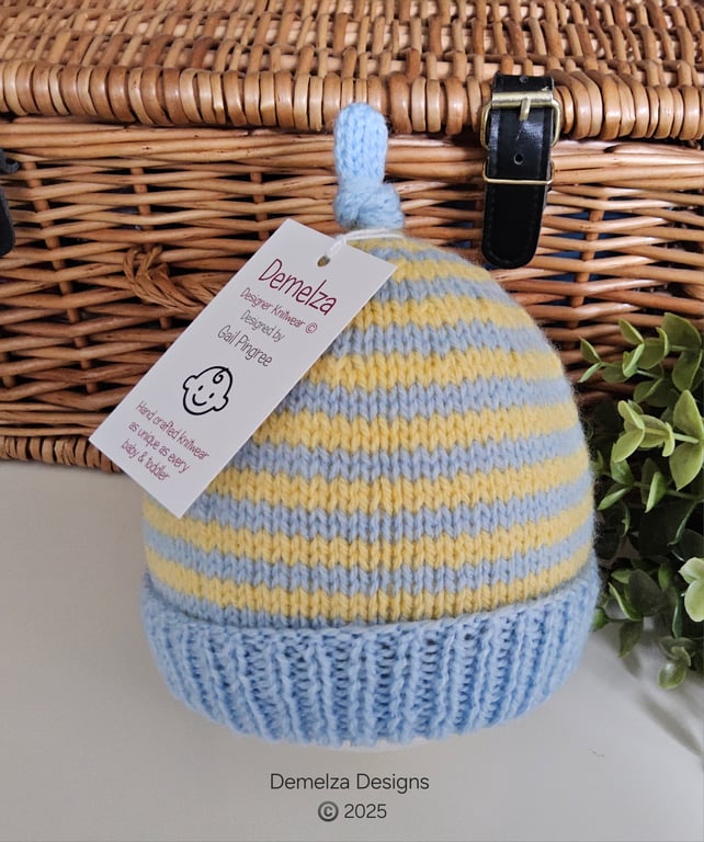 Boy's Hand Knitted Baby Knotted Beanie Hat 6-12 months size