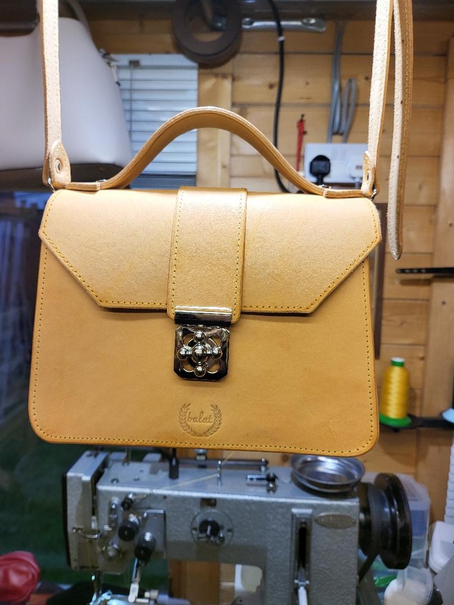 Leather Hand bag Venetzia